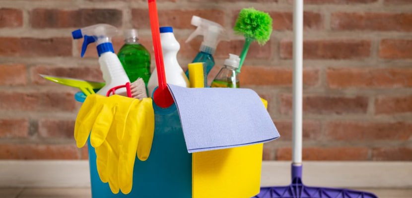 Implementos de aseo para la limpieza en colegios